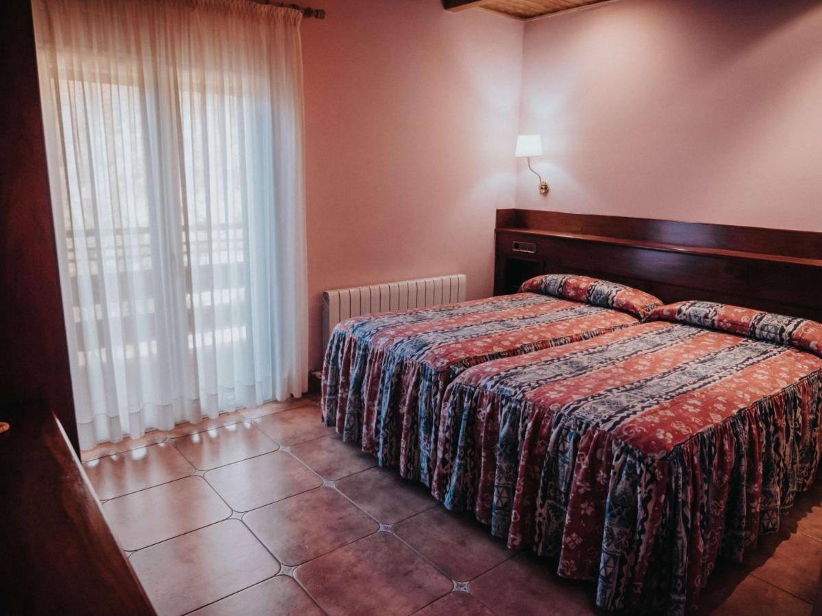Hostal Les Fonts 카스테야르 데 누그 외부 사진