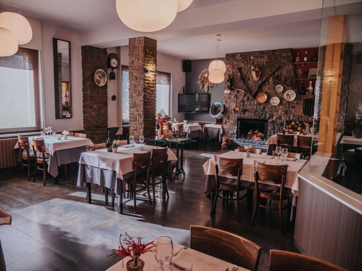 Hostal Les Fonts 카스테야르 데 누그 외부 사진