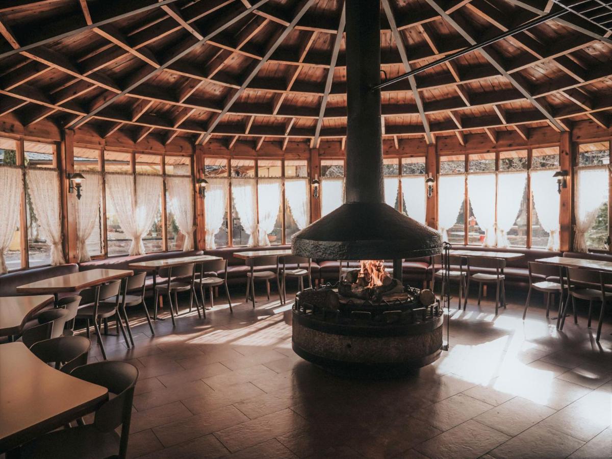 Hostal Les Fonts 카스테야르 데 누그 외부 사진