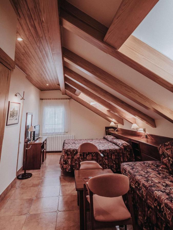 Hostal Les Fonts 카스테야르 데 누그 외부 사진