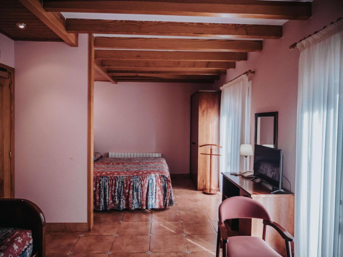 Hostal Les Fonts 카스테야르 데 누그 외부 사진