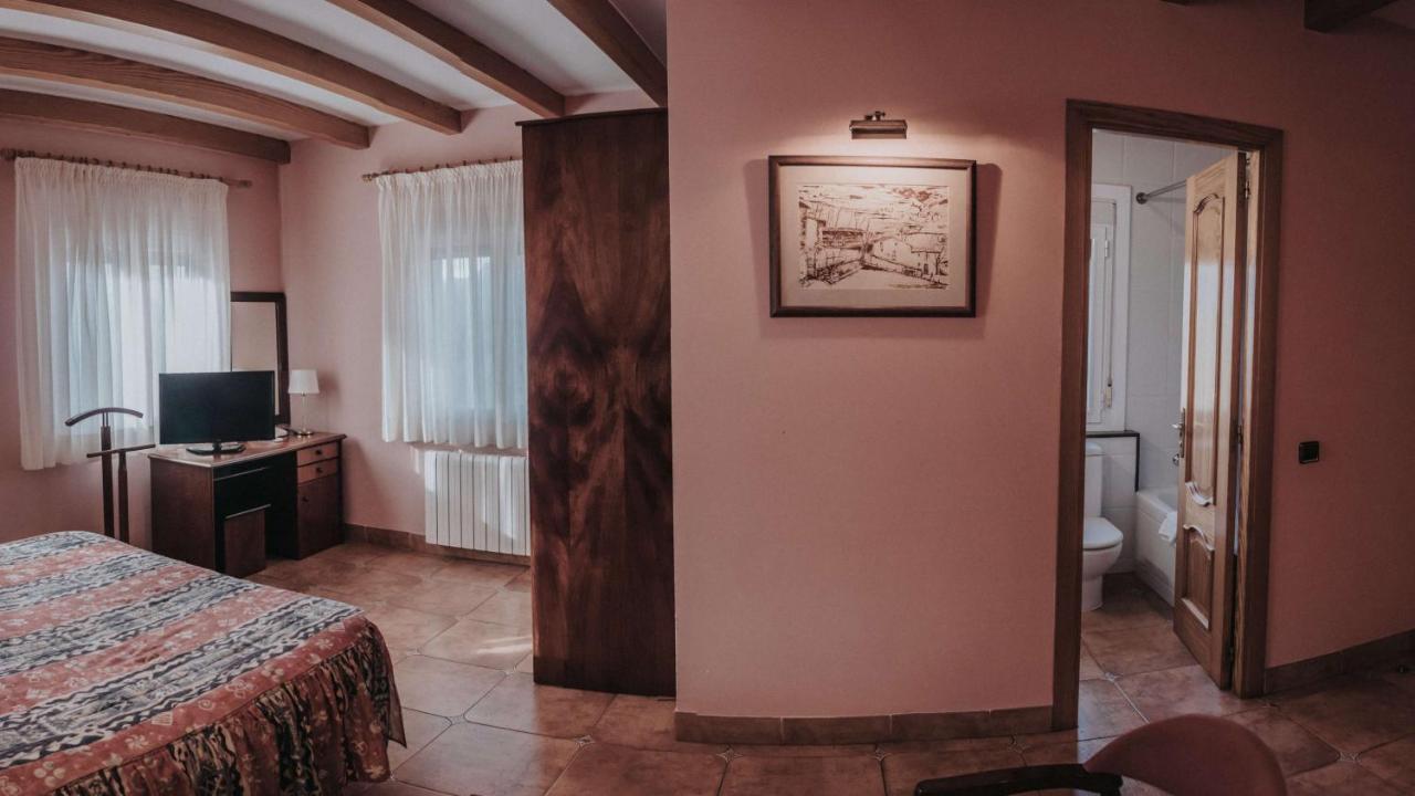 Hostal Les Fonts 카스테야르 데 누그 외부 사진