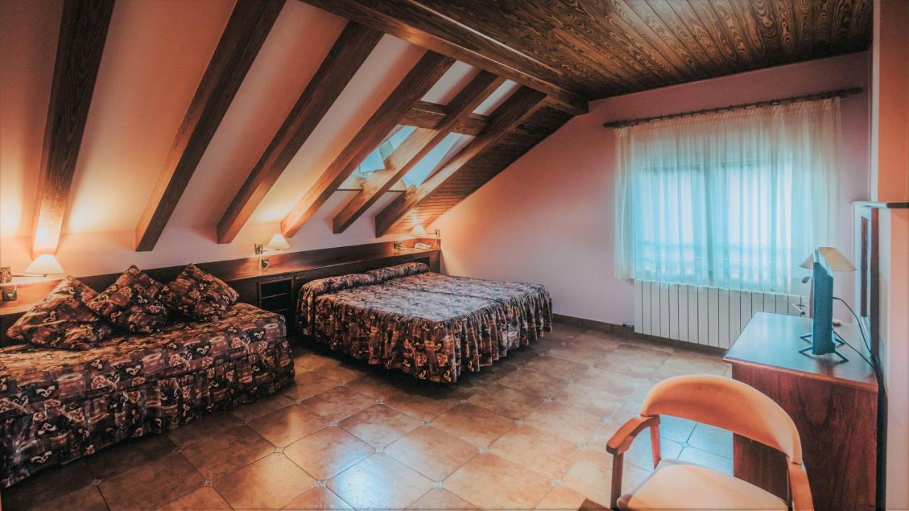 Hostal Les Fonts 카스테야르 데 누그 외부 사진