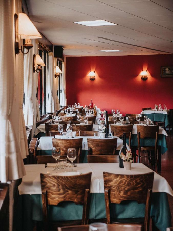 Hostal Les Fonts 카스테야르 데 누그 외부 사진