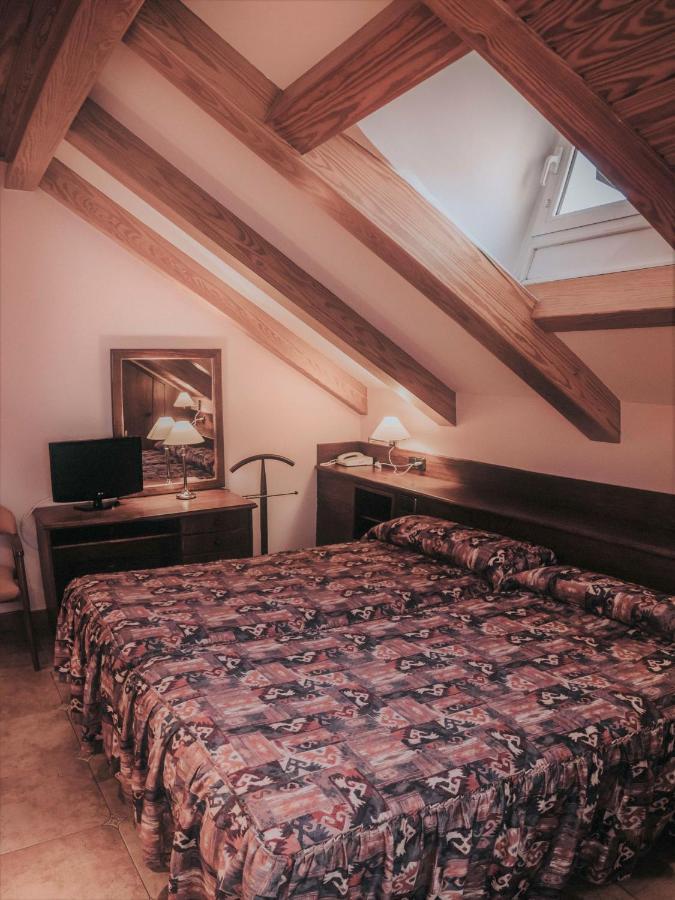 Hostal Les Fonts 카스테야르 데 누그 외부 사진