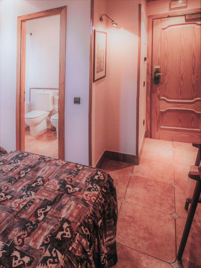 Hostal Les Fonts 카스테야르 데 누그 외부 사진