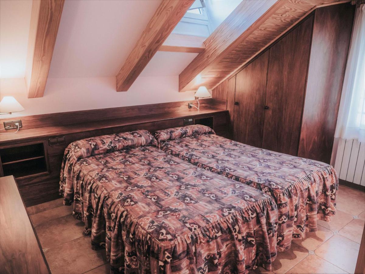 Hostal Les Fonts 카스테야르 데 누그 외부 사진