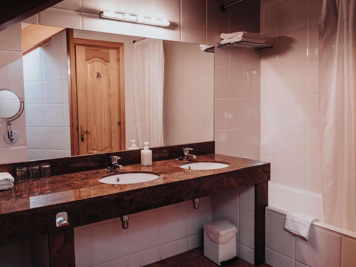 Hostal Les Fonts 카스테야르 데 누그 외부 사진