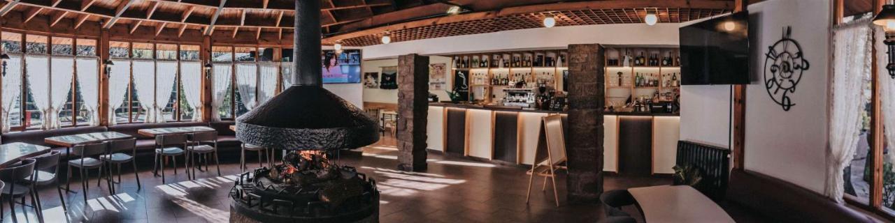 Hostal Les Fonts 카스테야르 데 누그 외부 사진