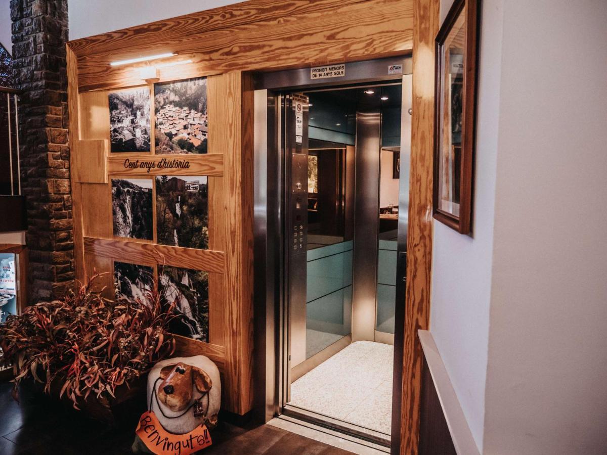 Hostal Les Fonts 카스테야르 데 누그 외부 사진