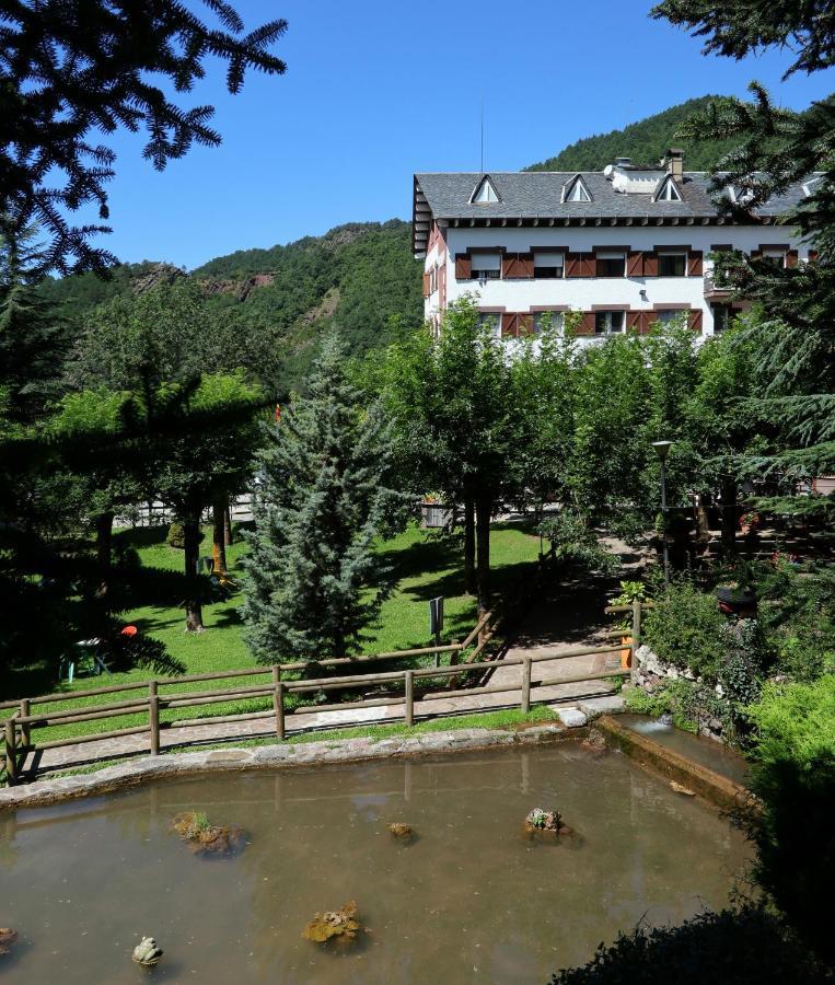 Hostal Les Fonts 카스테야르 데 누그 외부 사진