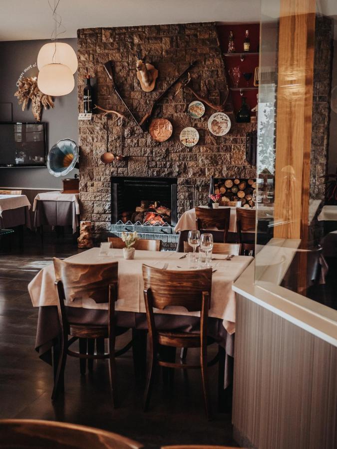 Hostal Les Fonts 카스테야르 데 누그 외부 사진