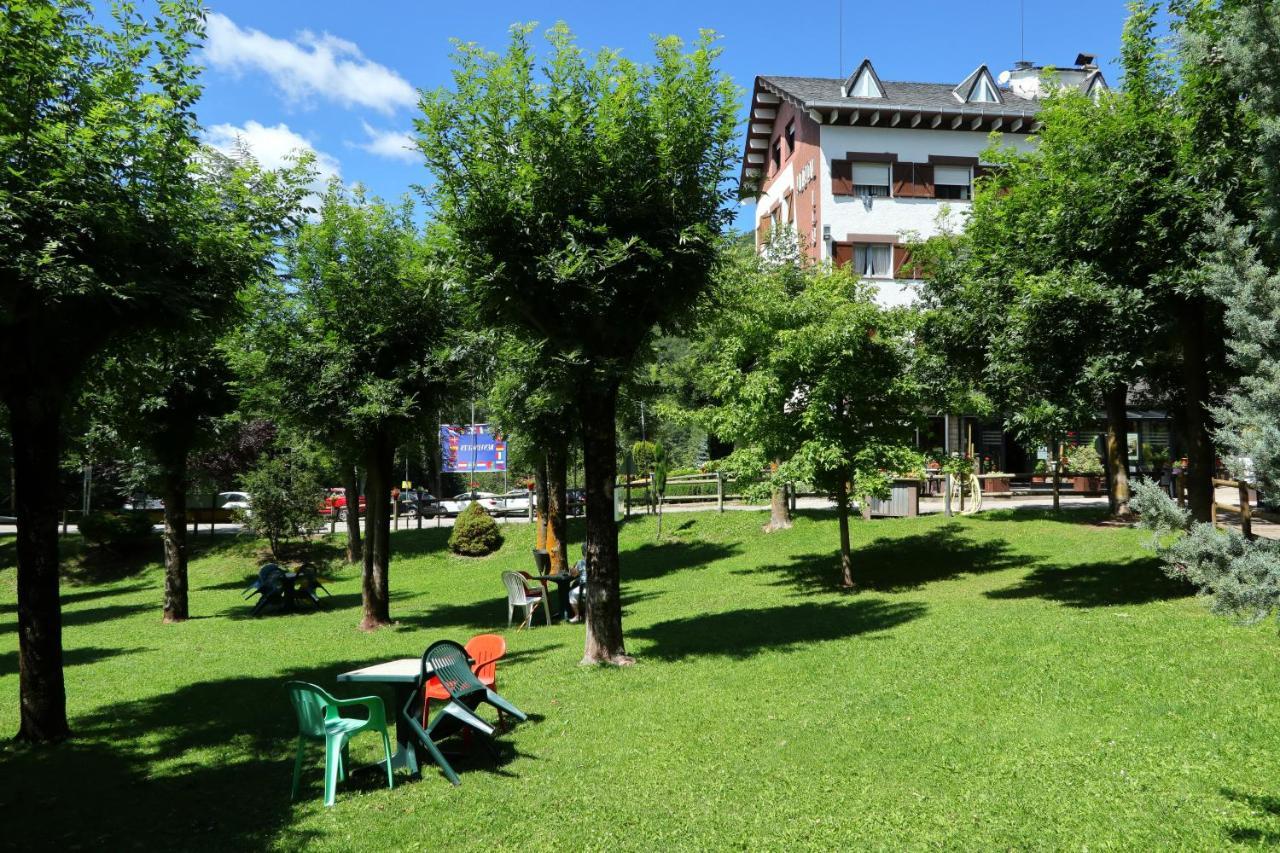 Hostal Les Fonts 카스테야르 데 누그 외부 사진