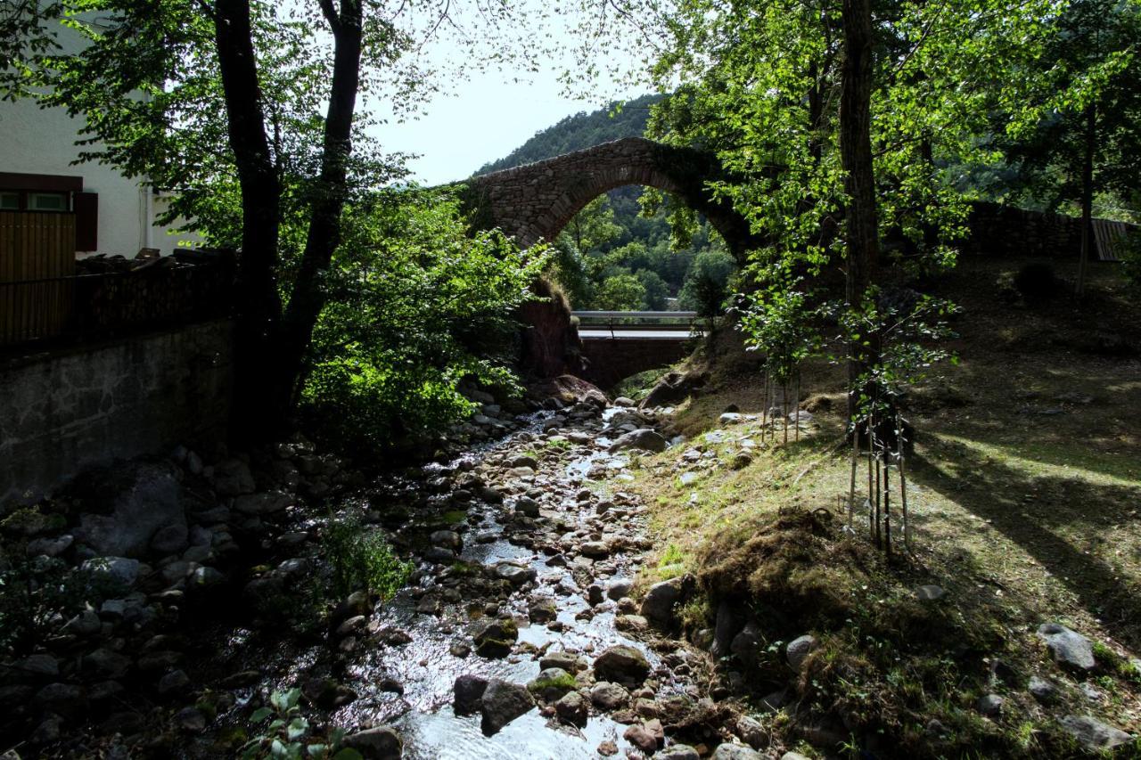 Hostal Les Fonts 카스테야르 데 누그 외부 사진