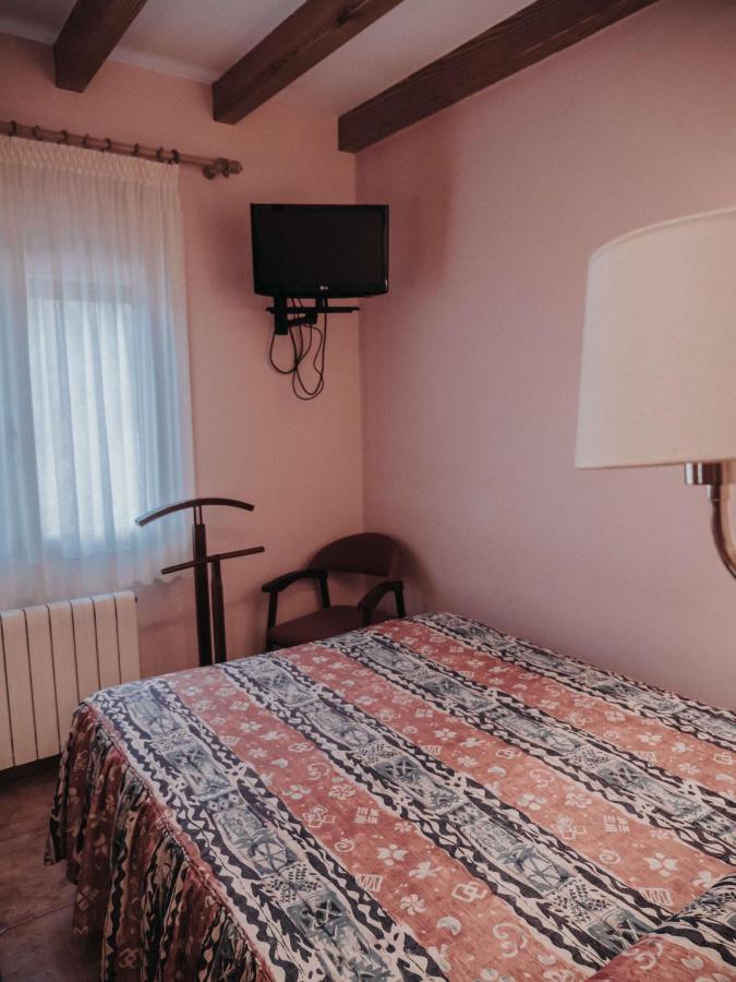 Hostal Les Fonts 카스테야르 데 누그 외부 사진