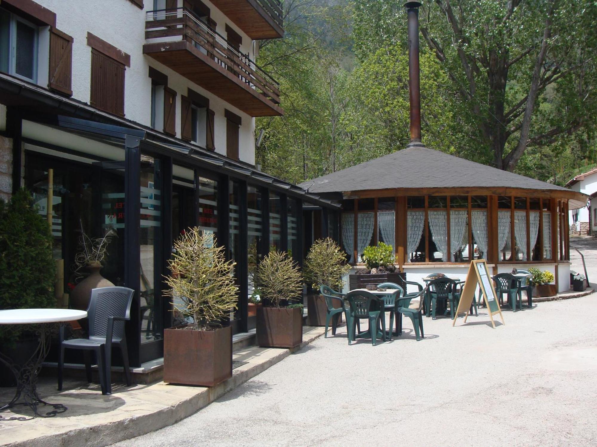 Hostal Les Fonts 카스테야르 데 누그 외부 사진